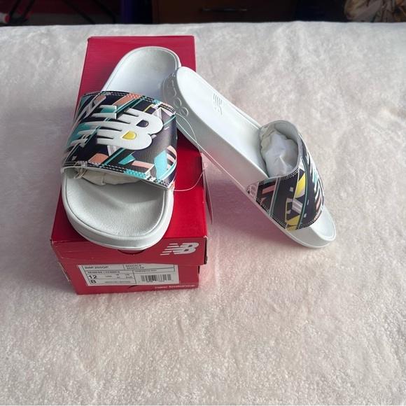 New Balance Shoes - New Balance 200 v1 Women's Geometric Pattern White Slides Sandals Size 12‎ B